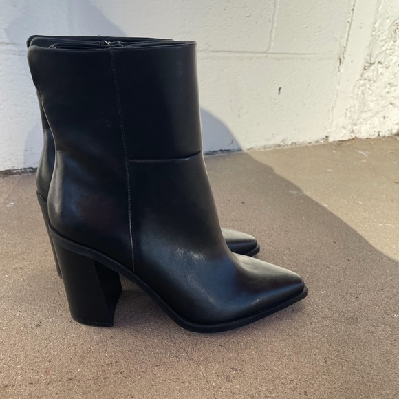 New Steve Madden Elene Block Heel Leather Ankle Boot Size 9 - Picture 6 of 7